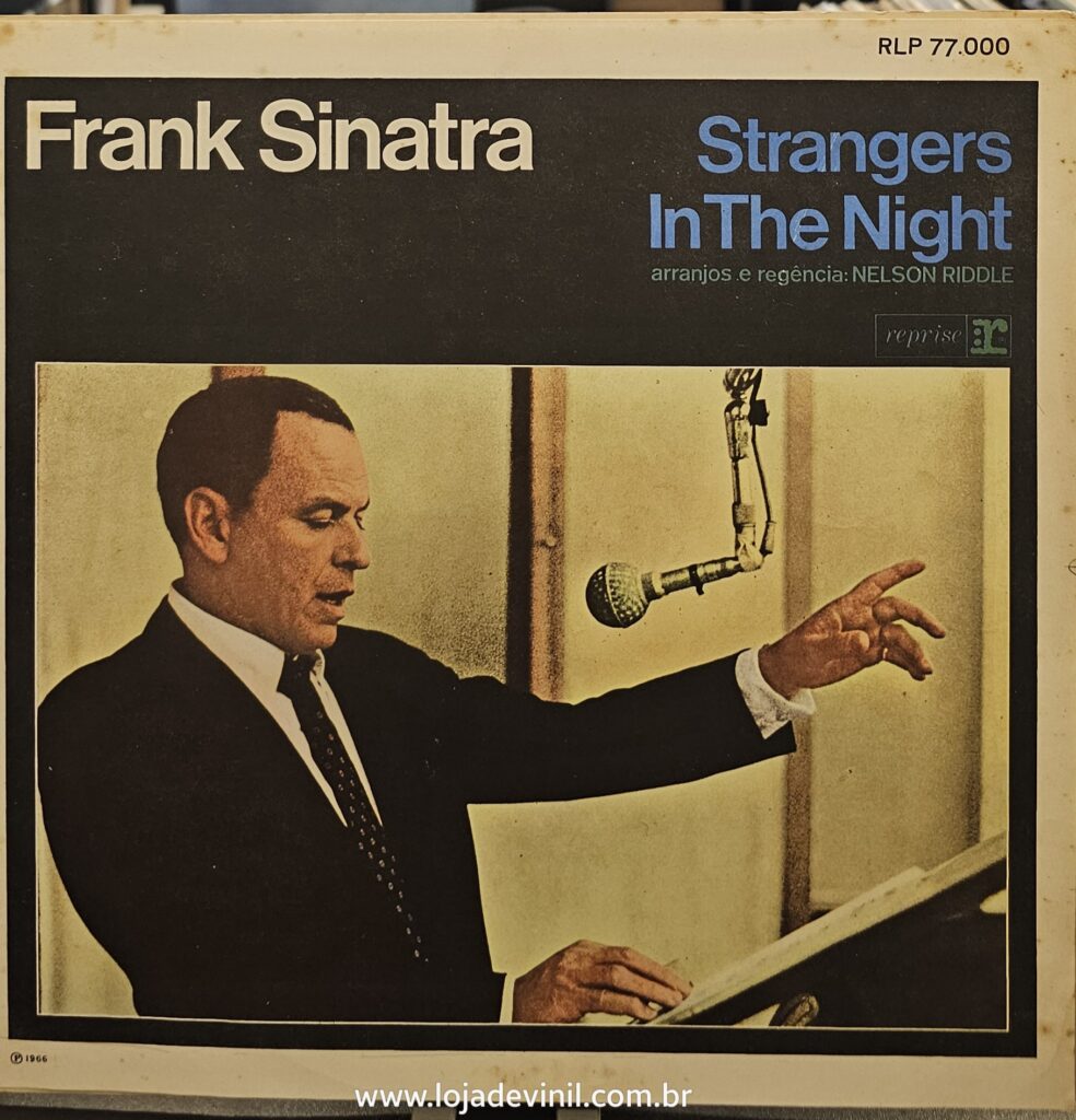 Frank Sinatra – Strangers In The Night
