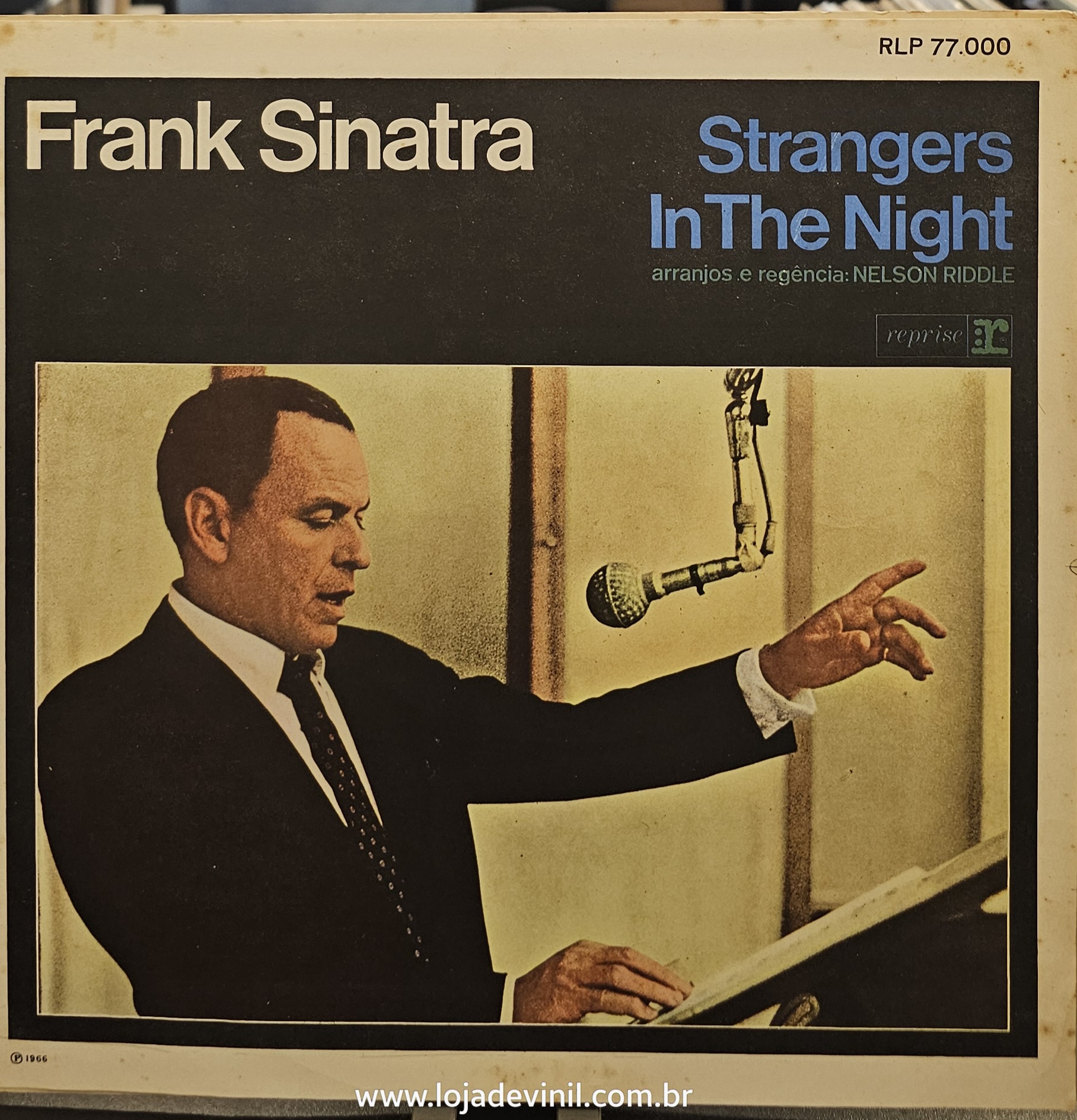 Frank Sinatra – Strangers In The Night